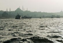 Istanbul in Summer: Beat the Heat and Love Every Minute Istanbul in Summer: Beat the Heat and Love Every M - Istanbul Guidebook