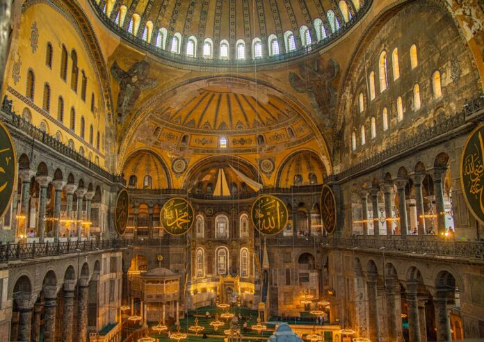 Istanbul for History Buffs: Byzantine to Ottoman i - Istanbul Guidebook