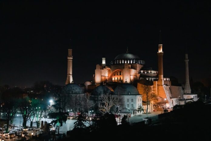istanbul-guidebook-305 Istanbul's Top 20 Sights: Honest Reviews and Wha
