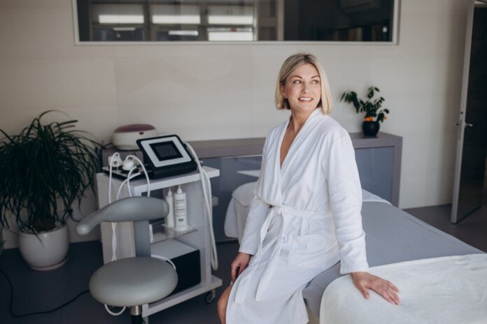body-contouring-istanbul-spa-clinic Patient in a spa robe at a body contouring clinic in Istanbul