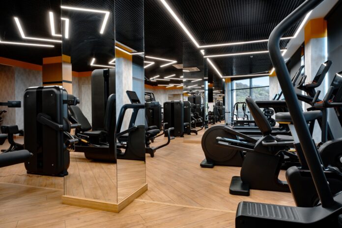 istanbul-gyms-modern-fitness-center Modern gym interior in Istanbul with new fitness equipment