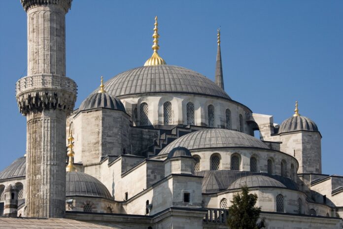 istanbul-historical-sites-blue-mosque The Blue Mosque in Sultanahmet, Istanbul, one of the city's most iconic historical landmarks
