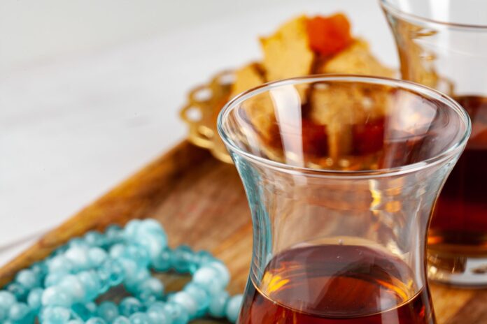 turkish-drinks-guide-tea-glass Turkish tea served in a traditional tulip-shaped glass with Turkish delight