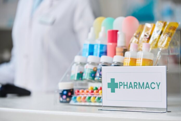 istanbul-pharmacy-guide-medications Pharmacy counter with medications in Turkey