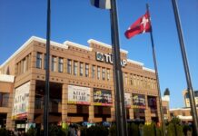 Istanbul Book Fair 2026: Dates and Transport Crowd browsing books at the Istanbul Book Fair at TÜYAP